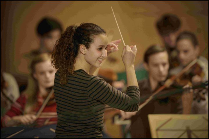 17岁女指挥家热血励志《琴音芳华》获誉“年轻版《TÁR塔尔》”